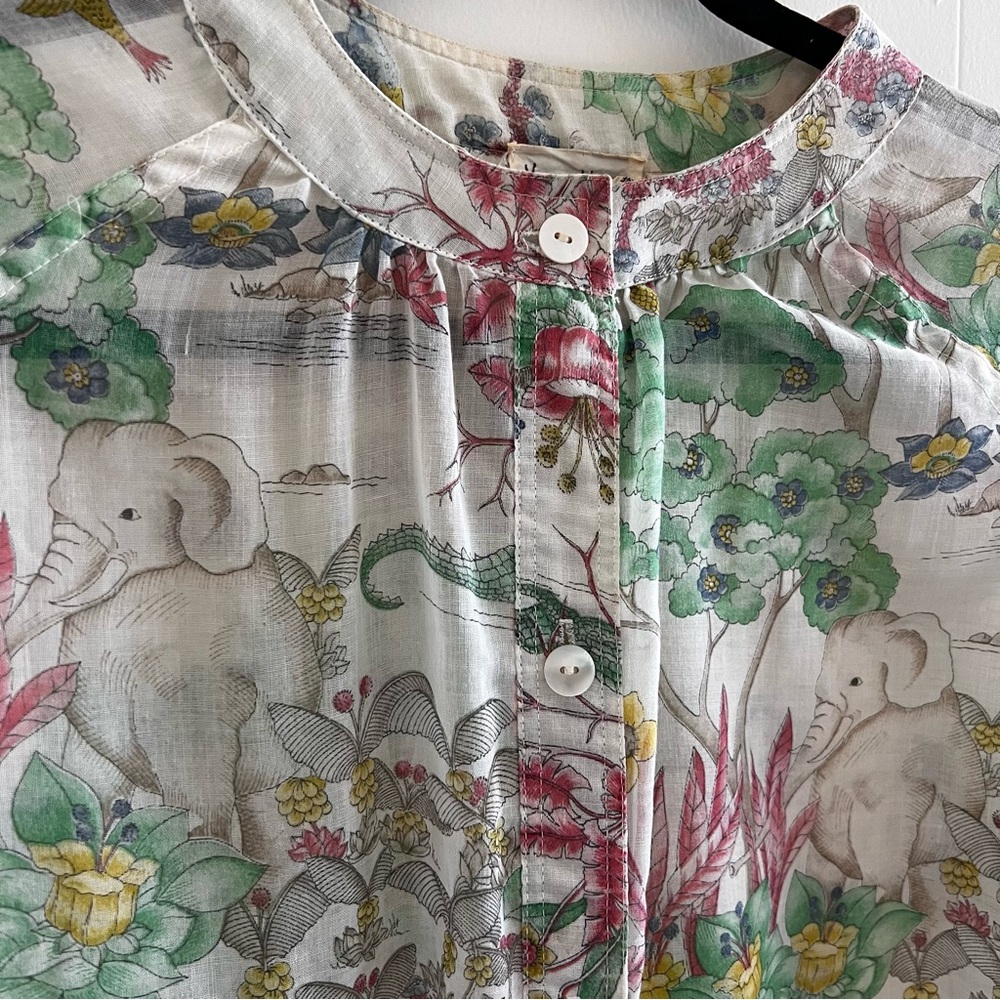 Neiman Marcus chinoiserie Button Down Blouse - Picture 3 of 8